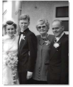 Stephen and Trish with Mum and Dad on their wedding day July 29 1989 P R O L - photo 4