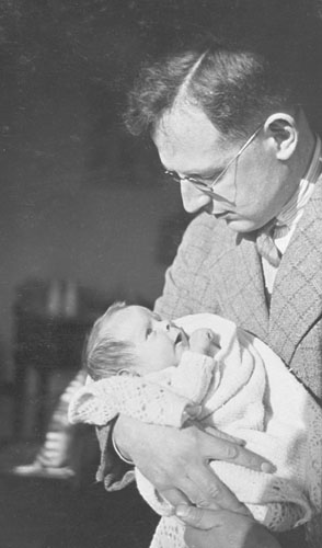 Dr Frank Hawking and his son Stephen in 1942 Source Campix Following the - photo 2