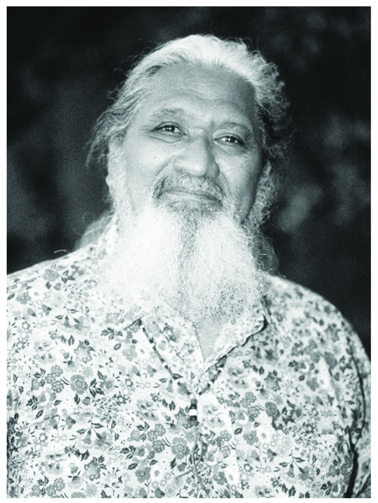 Hale Makua speaking at Volcano Village Hawaii 2001 Hank Wesselman and Hale - photo 2