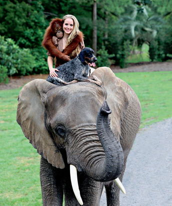 Bubbles gives a lift to Suryia Roscoe and animal trainer Moksha Bybee - photo 5