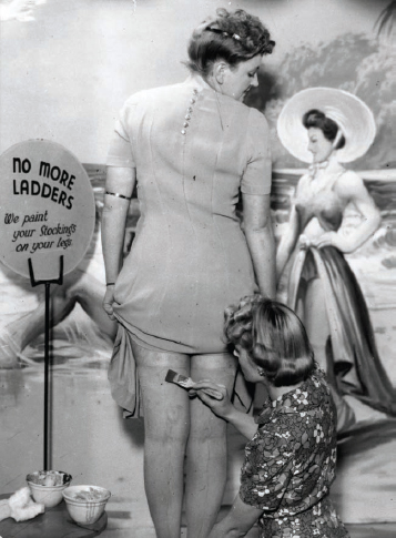 World War II created a shortage in both fabric and nylon Dresses got shorter - photo 3
