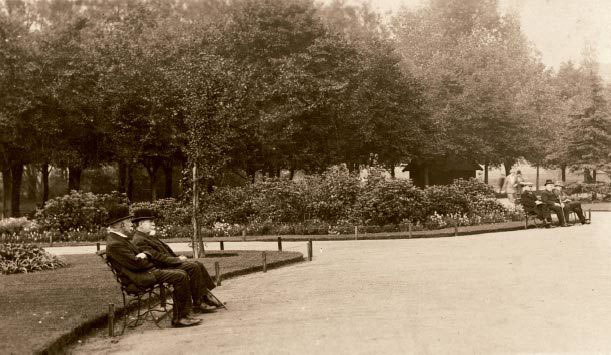 The elderly gentlemen relaxing in the park in the early part of the century - photo 11