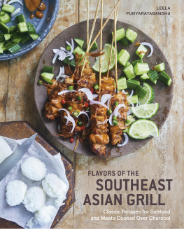 Leela Punyaratabandhu - Flavors of the Southeast Asian Grill : Classic Recipes for Seafood and Meats Cooked over Charcoal