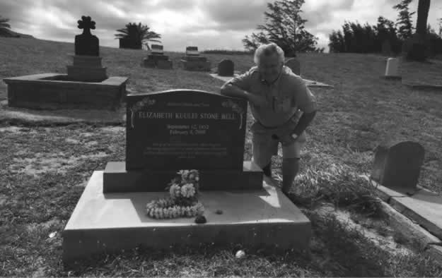 Author in Kalaupapa LDS cemetery next to Kuulei Bell grave marker Courtesy of - photo 3