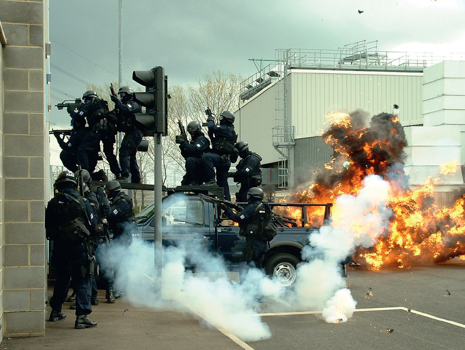 A hostage rescue demonstration at the new Metropolitan Police Specialist - photo 9