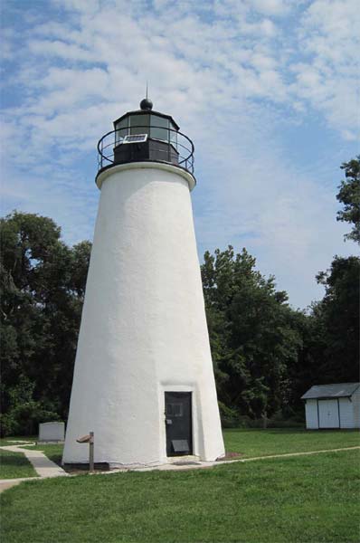 Turkey Point Lighthouse on a bluff at the head of the Chesapeake Bay in Elk - photo 1