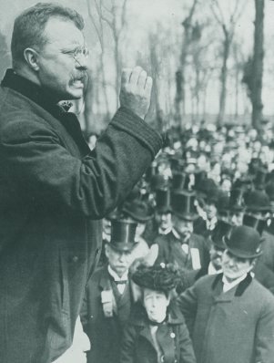 President Theodore Roosevelt forcefully speaking to a crowd In his farewell - photo 3