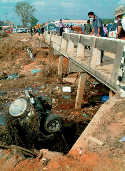 Damage caused by the Asian tsunami of December 2004 Disaster can strike - photo 2