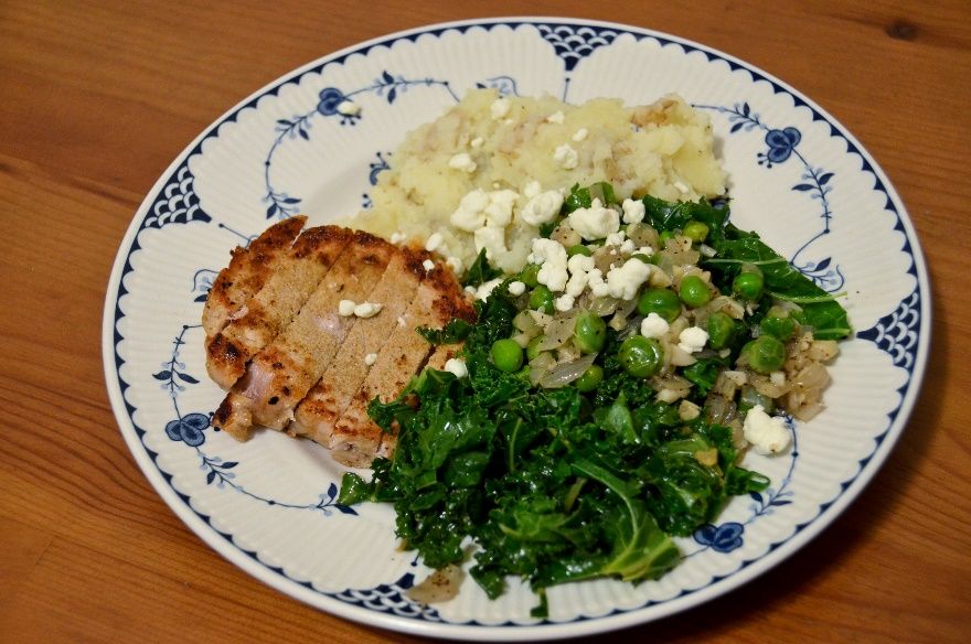 These pork chops are delicious with some steamed broccoli and a nice glass of - photo 10