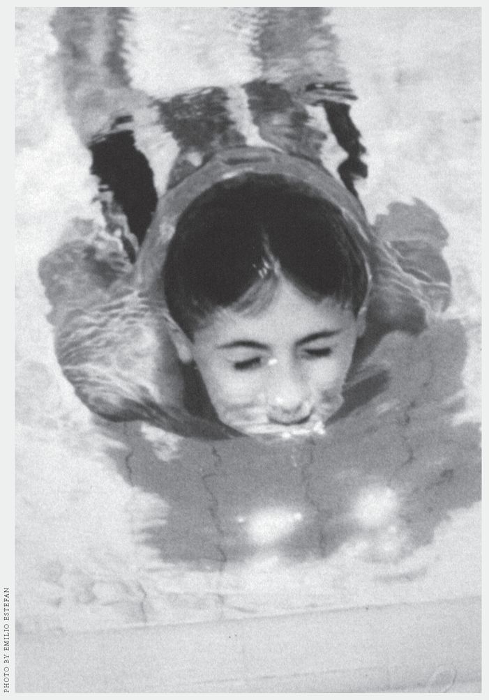 Emilio Estefan at age six swimming in Cuba Introduction My childhood ended - photo 3