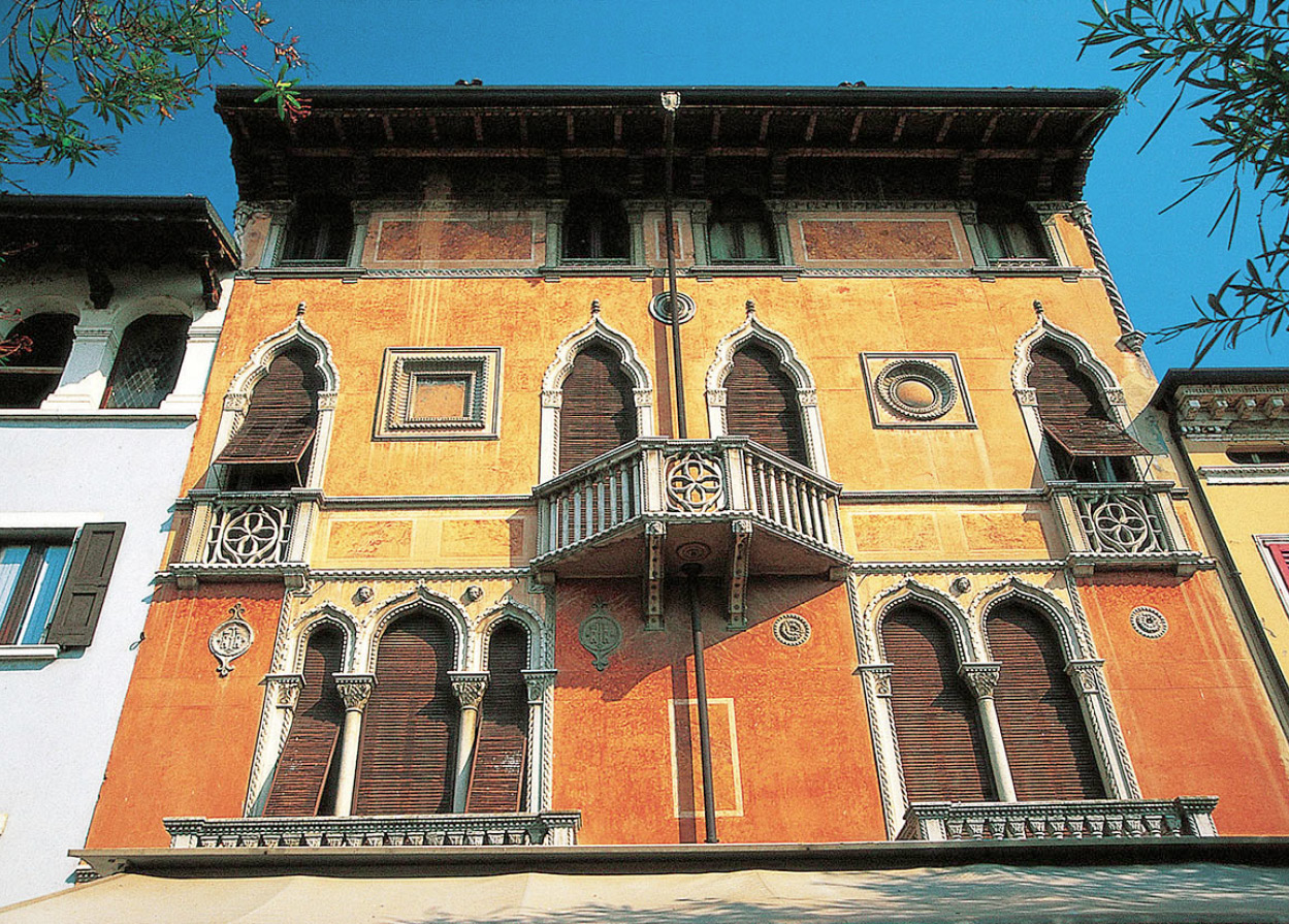 Venetian-style house in Desenzano del Garda Apa Publications West of Sirmione - photo 4