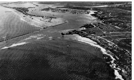 Corona del Mar looking west circa 1922 It was in Newport Beach that the - photo 3