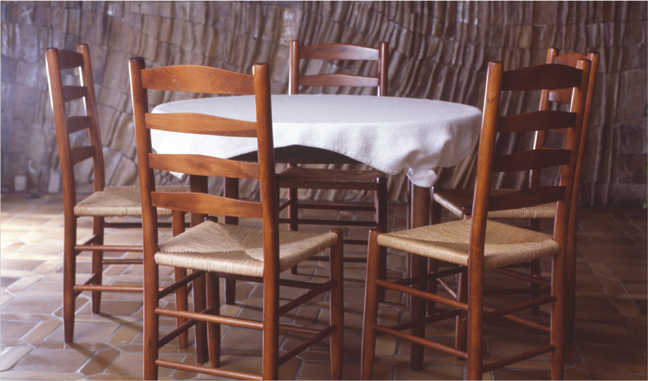 Round table lined with 5 seats The chairs are placed around the table as - photo 17