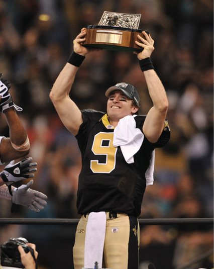 Brees raised the NFC championship trophy after defeating the Vikings 3128 in - photo 6