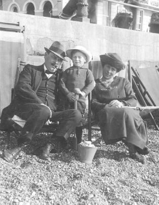 Frank with his parents on Yarmouth beach Frank as a chorister Final - photo 3