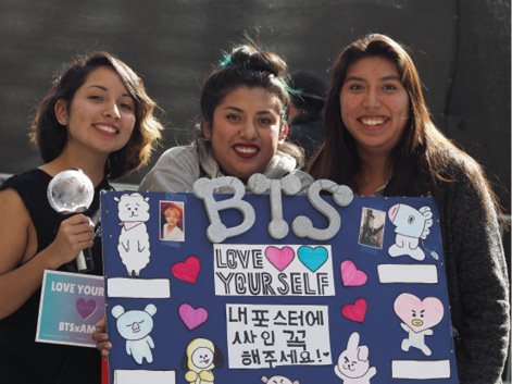 American fans often arrive at shows with messages written in Korean 2 Hallyu - photo 7