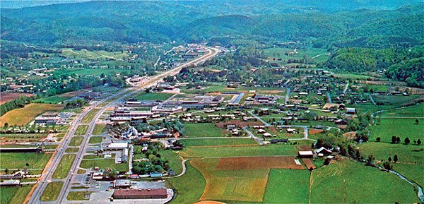 In the pages that follow we will be seeing dozens of Great Smoky Mountains - photo 4