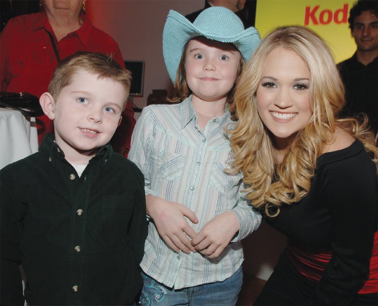 CARRIE POSES WITH A COUPLE OF FANS Carrie met Mike Fisher in 2008 He was - photo 12