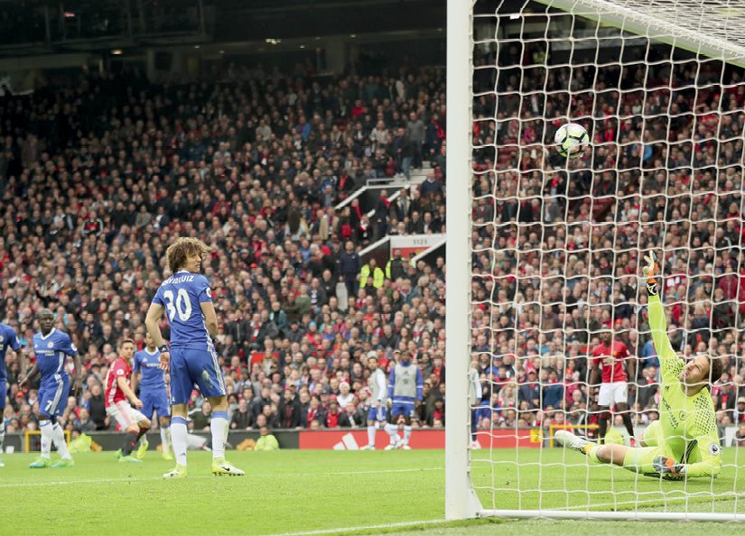 Ander Herreras goal deflected off a Chelsea player before sailing into the net - photo 30