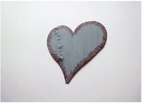 Apply two coats of gesso to the heart and dry with a heat gun or hair dryer - photo 4