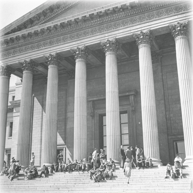 This is Witwatersrand University in 1943 where black and white students - photo 5