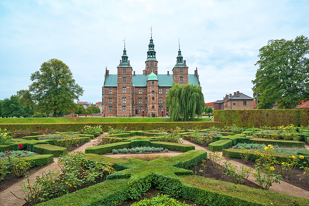 JORDANJOYSHUTTERSTOCK Copenhagens Top Experiences LOUISIANA MUSEUM OF - photo 10