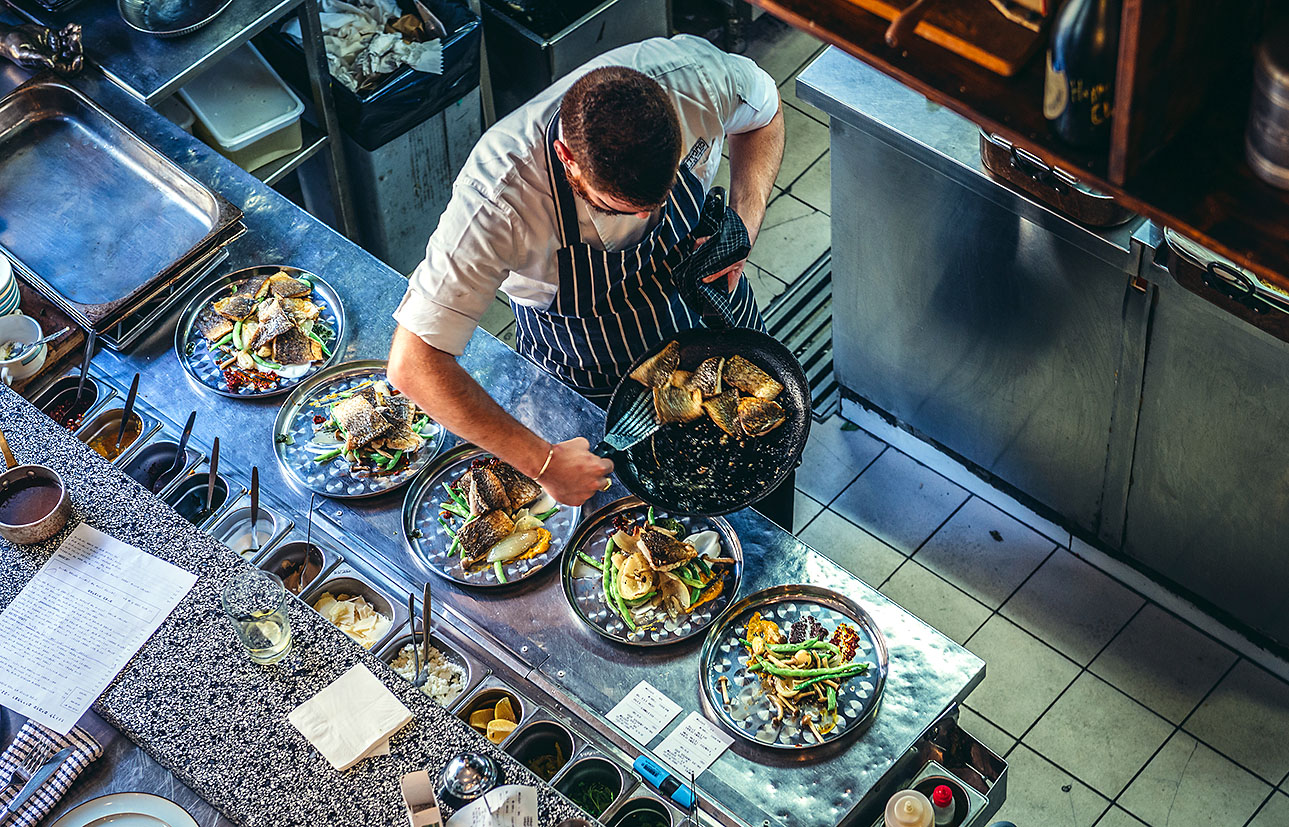 FOTOKONSHUTTERSTOCK Best Fine Dining Always-busy place pictured serving - photo 16