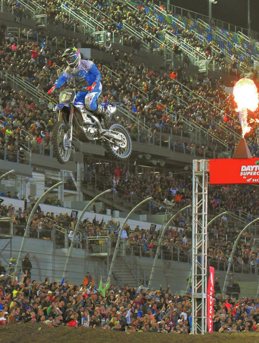 CHAPTER THE DAYTONA SUPERCROSS Many dirt bike races feature large jumps - photo 5