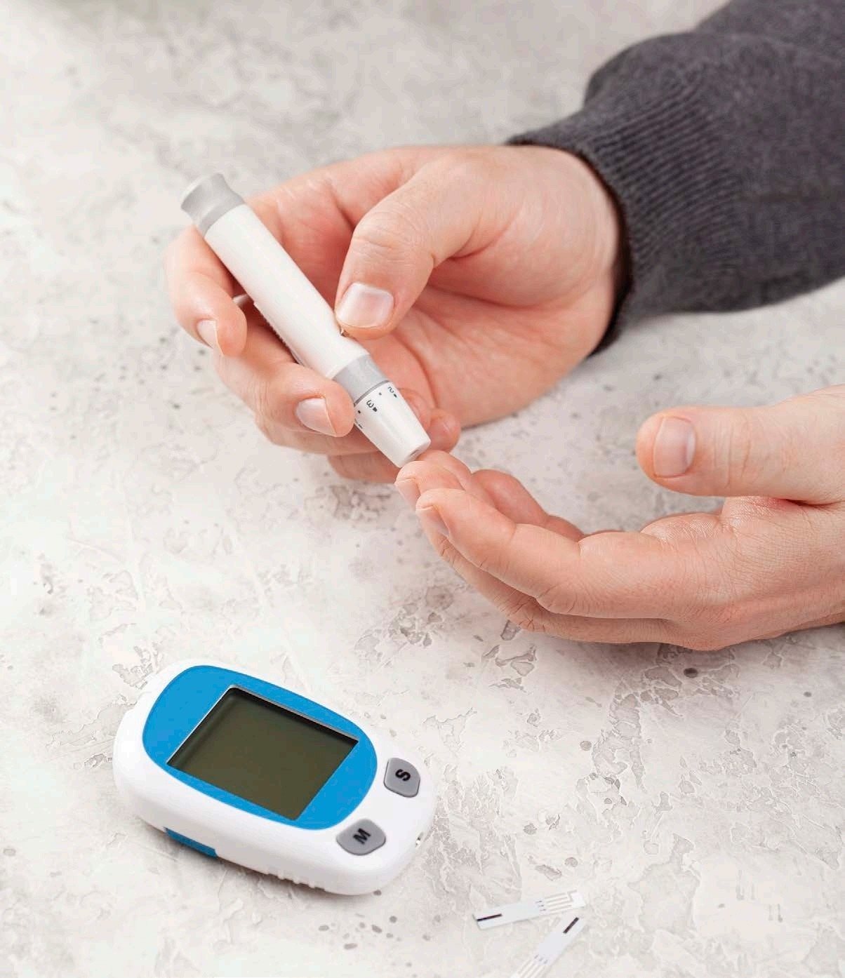 This glucose monitor uses test strips to measure the level of glucose or - photo 3