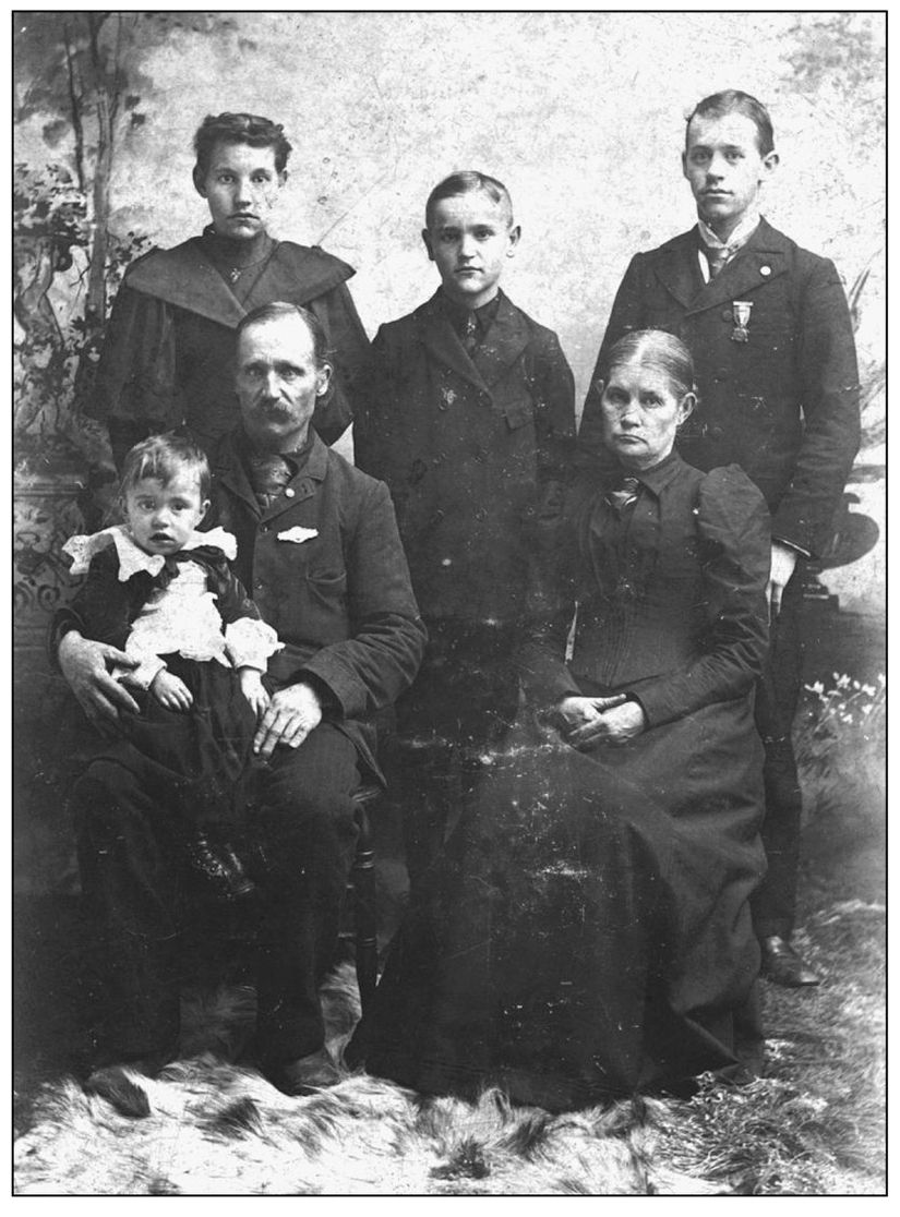 The George and Loretta Green Smith family pose for this family photograph - photo 9