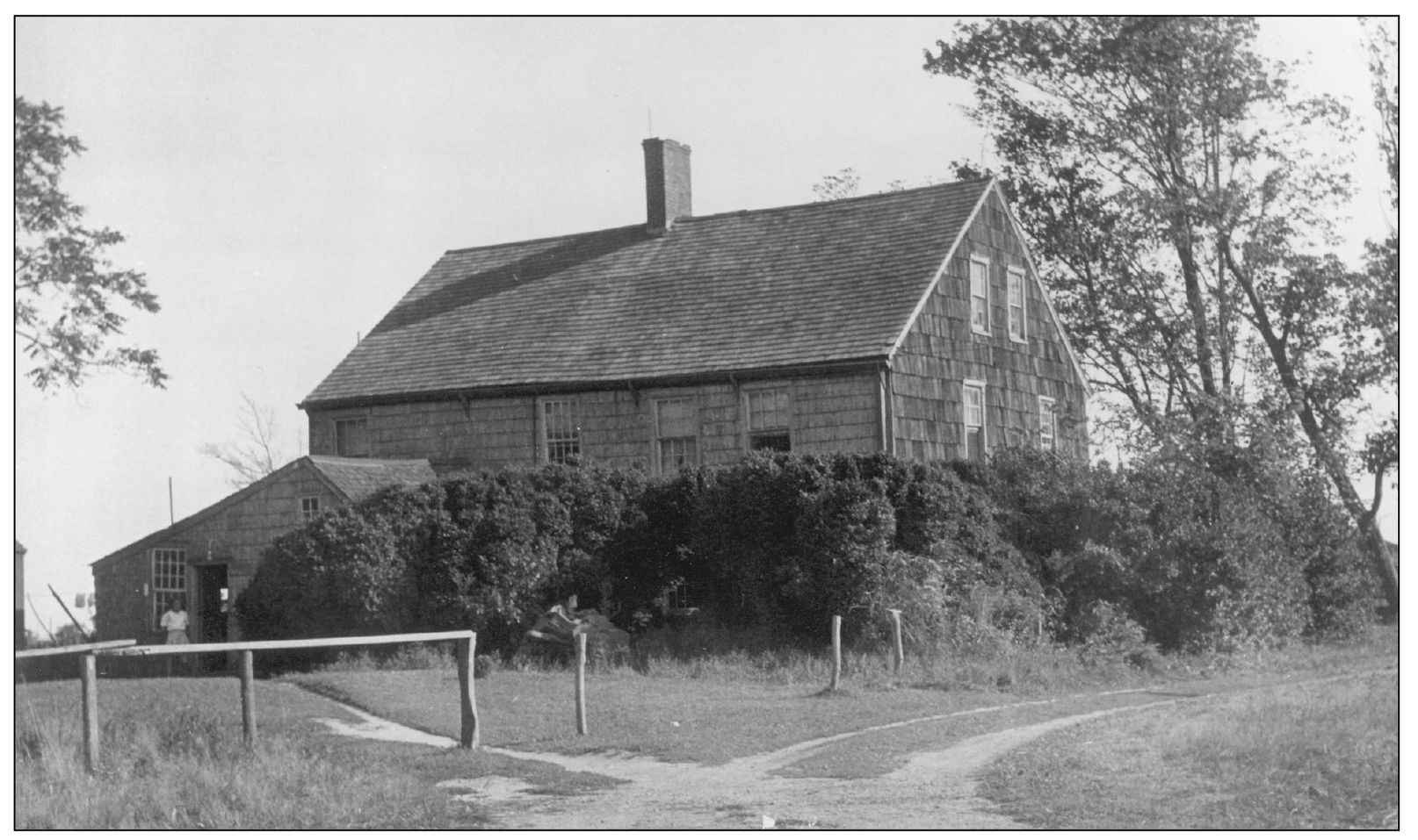 CATCHAPONACKS FIRST HOUSES The first settlers lived in small shelters such as - photo 4