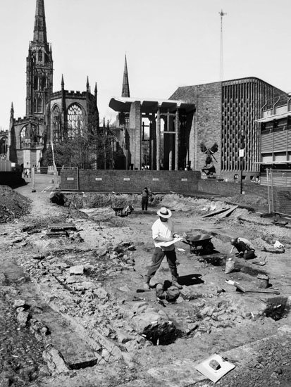 Archaeologists working in Coventry city centre in 2006 found a Roman ditch - photo 1