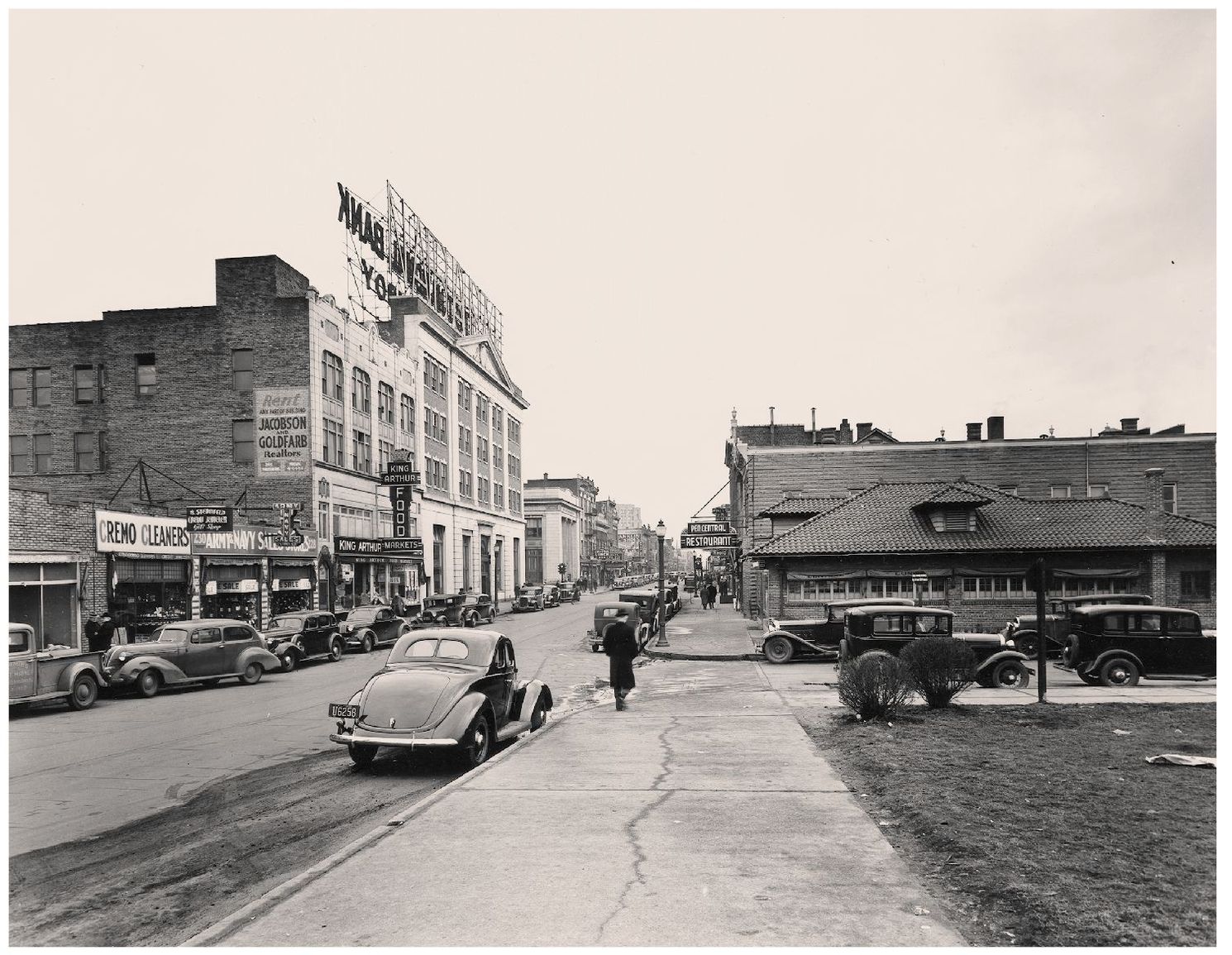 Shown is upper Smith Street in the late 1930s or early 1940s and to the right - photo 8