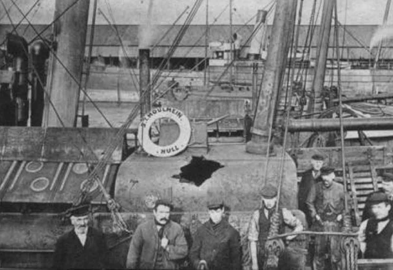 The Hull trawler fleet was used to danger at sea In 1909 they had been shelled - photo 8