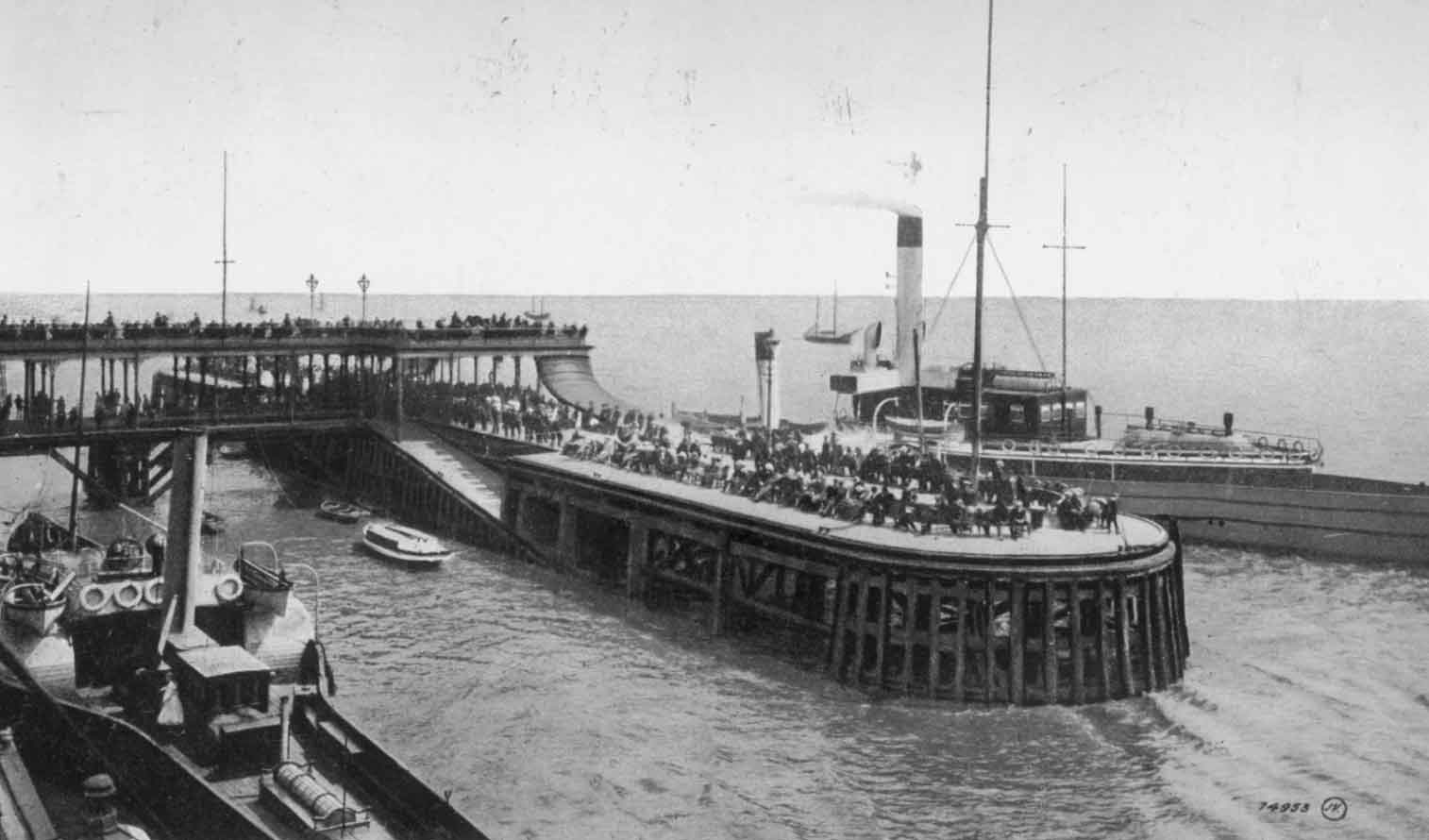 Victoria pier on a busy day This was the start of the crossing to the - photo 9