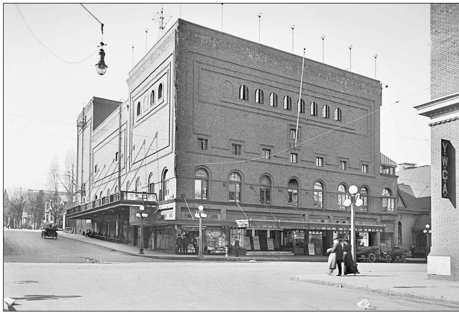 Stage theatres began conforming to stricter safety codes in 1910 The new - photo 3