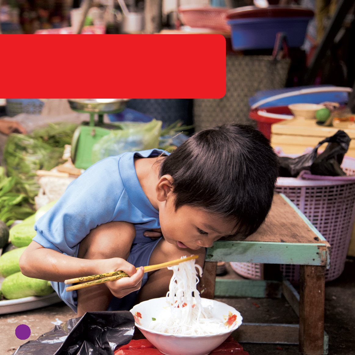 It is time for lunch Duc eats rice noodles Hue eats noodles too - photo 8