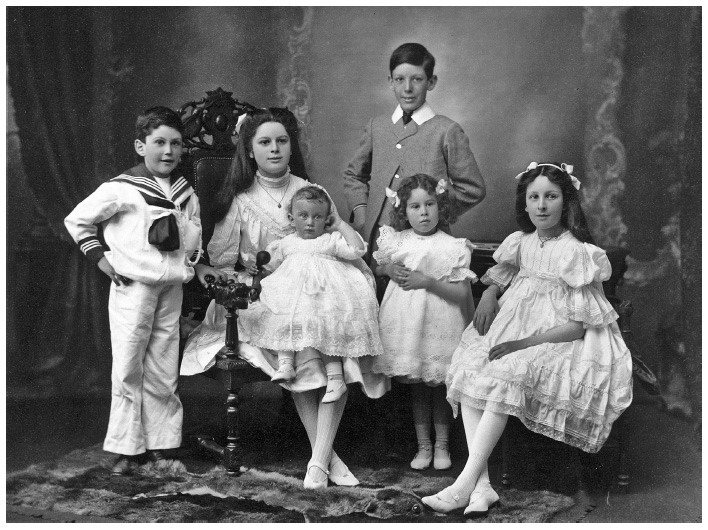 Reed children at Whitelaws Studio c19089 Coralie holding Miss Baby with - photo 3