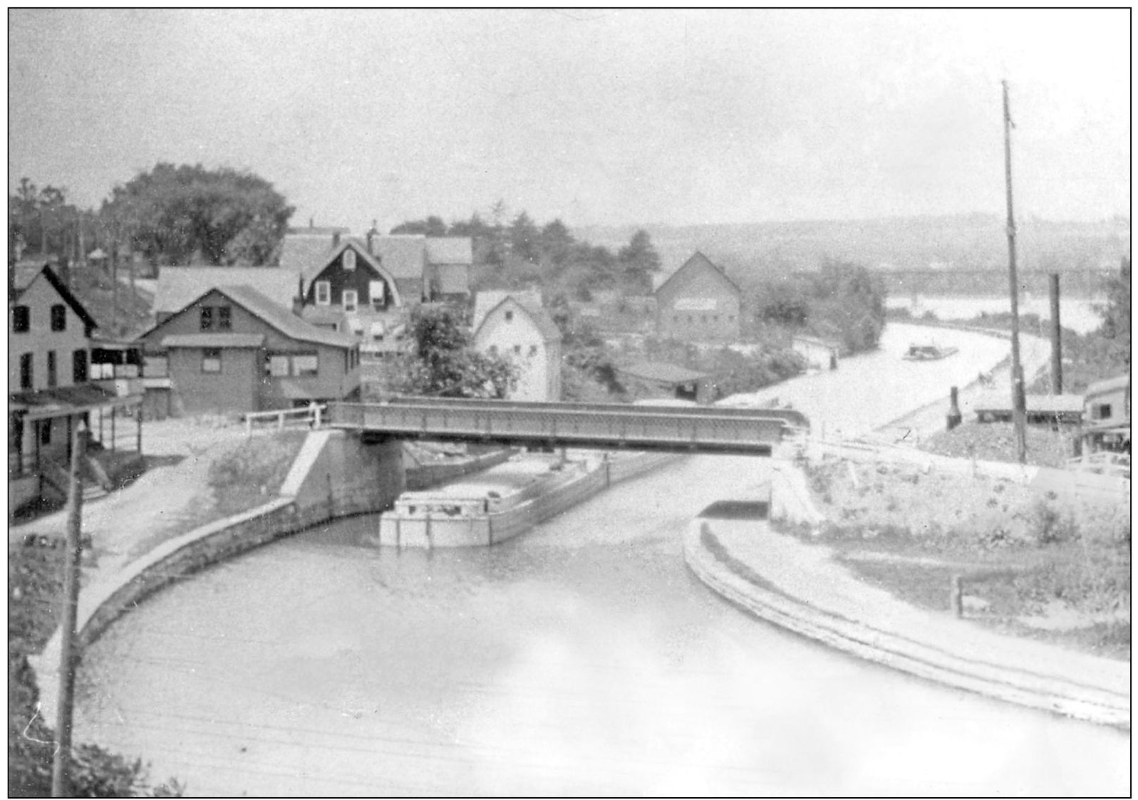 Here is a later photograph of the Erie Canal at Aqueduct The bridge over the - photo 4