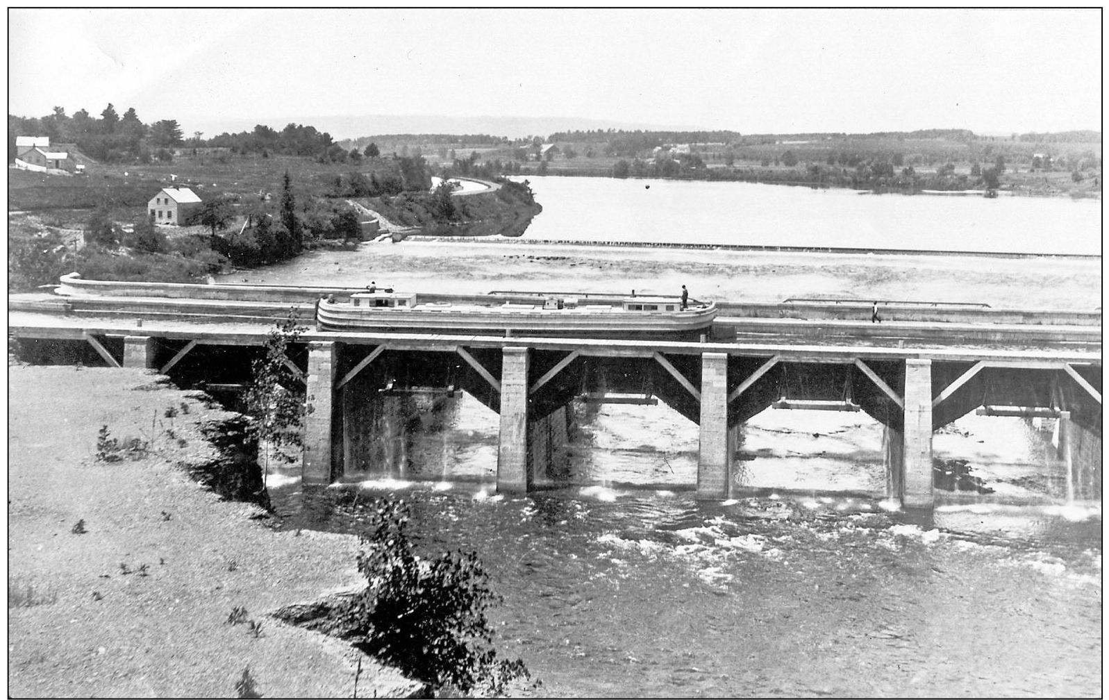 This photograph was taken from the top of the cliffs in Aqueduct looking west - photo 10