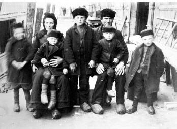 A family of newly arrived Dutch immigrants 1890 Between 1820 and 1900 - photo 4