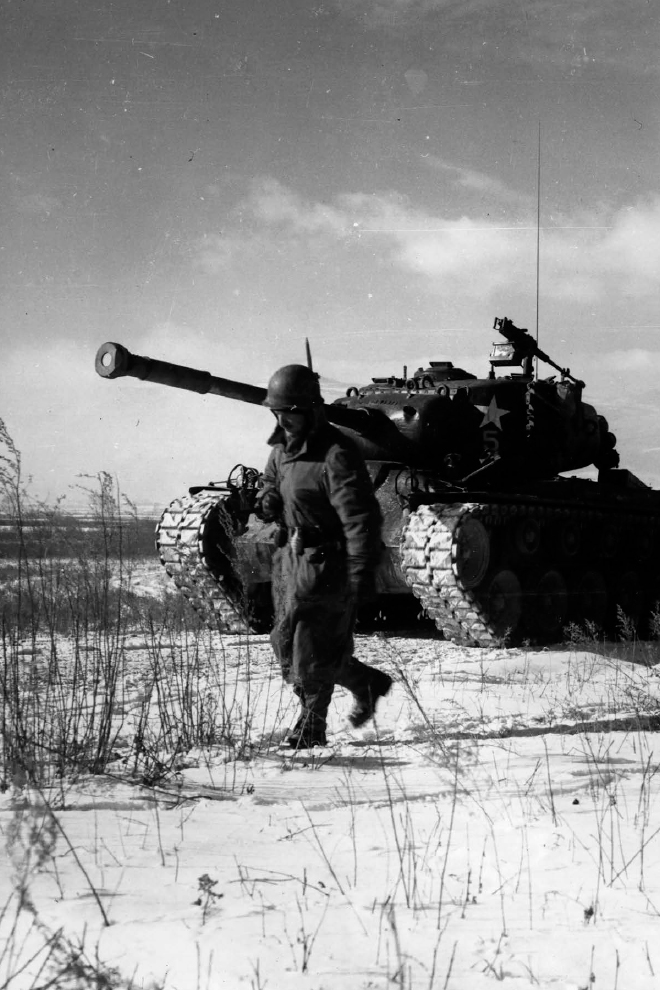 US Marines prepare to engage Chinese forces in the frozen landscape of North - photo 3