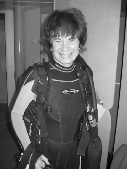 The author dressed for diving photo by Charles McClelland INTRODUCTION The - photo 5