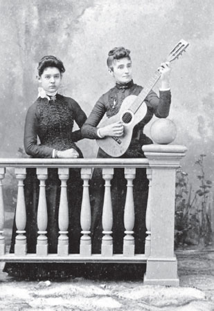 This lady with a guitar may be a descendant of the Gonzalez family the - photo 5