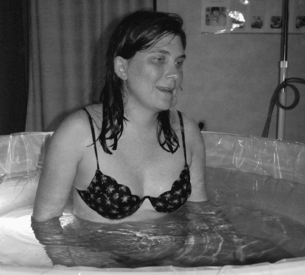 Womb Breathing Alison in tub between contractions a few minutes before the - photo 5