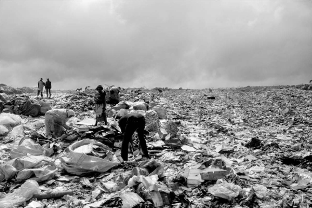 Trash pickers dig through heaps of garbage at the Dandora dumpsite hoping to - photo 3