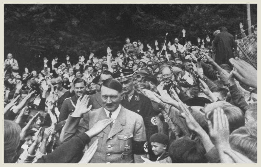 Hoffmanns camera captured an enthusiastic crowd saluting Hitler in 1936 Once - photo 5