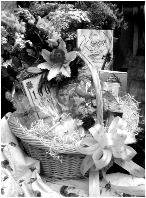 Today gift baskets are equally practical and infinitely more creative They - photo 4