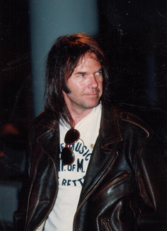 Neil Young arriving at Winnipegs Blue NoteCafe on June 27 1987 Neil Young - photo 2