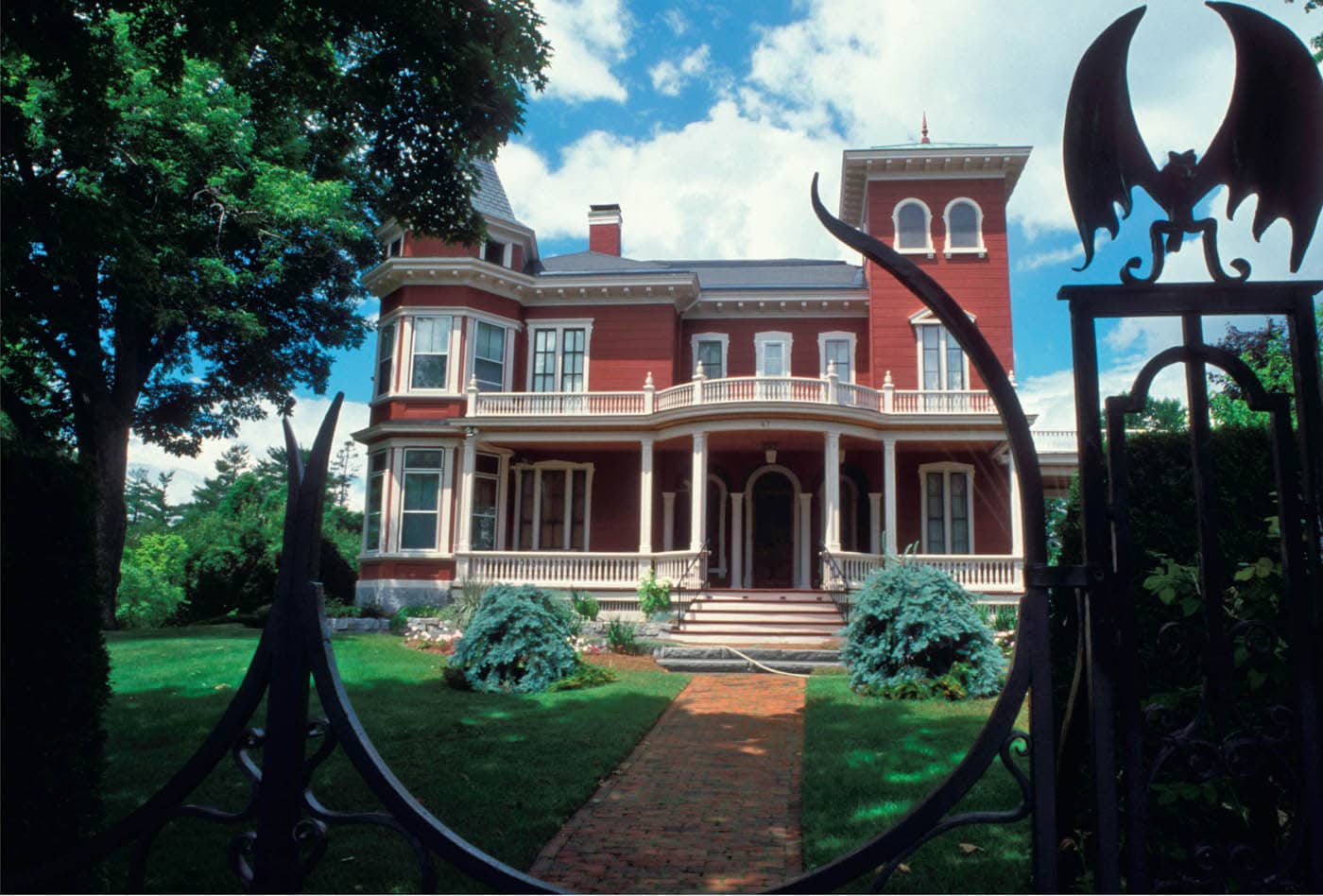 Stephen Kings Bangor home the William Arnold House styled after an Italianate - photo 4